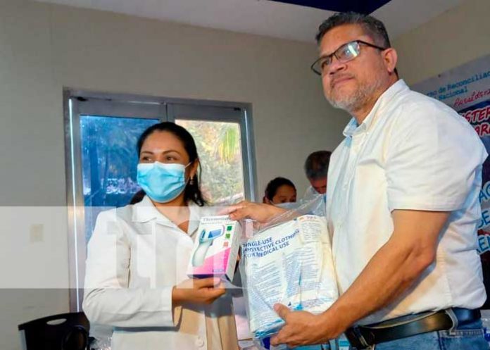 Donan equipos médicos en Río San Juan