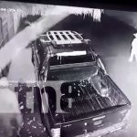 «Como Pedro por su casa» ladrones roban camioneta estacionada en León Momento del robo de una camioneta en Managua
