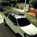 Las canasteras: nuevo «modus operandi» de la delincuencia en Managua Momentos de robo de una canastera a un vehículo en Managua