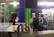 «Solo me tomé un jugo»: Excusa de ladrón sorprendido en Chinandega Captura de ladrón que se metió a una farmacia de Chinandega