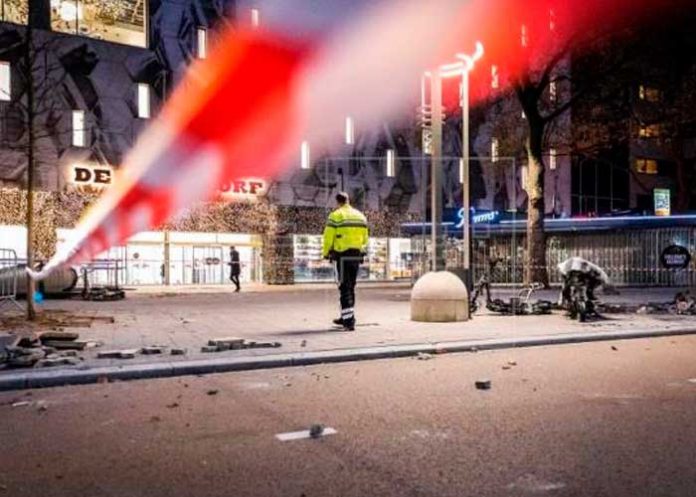 Dos heridos de bala y 51 detenidos en Róterdam