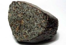 Rusia: Encuentran un fragmento de meteorito en la Antártida Cientificos en Rusia localizaron fagmento de meteorito