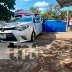Conductor de vehículo gira bruscamente y «pepena» a caponero en Managua Conductor de vehículo gira bruscamente y "pepena" a caponero en Managua