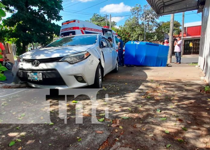 Conductor de vehículo gira bruscamente y 
