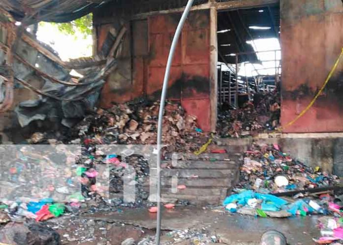 Cortocircuito, posible causa del voraz incendio en la bodega de Rubenia, Managua