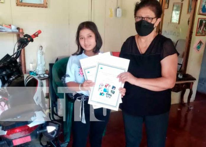 t02 Entregan título de propiedad a familias en Matagalpa