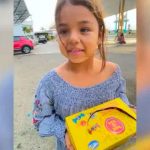 ¡Sorprendente! Niña que habla cuatro idiomas y vende dulces en Ecuador (Video) ¡Sorprendente! Niña que habla cuatro idiomas y vende dulces en Ecuador
