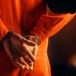 Mató al novio de su hija por venderla a una red de tráfico sexual
