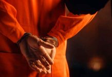 Mató al novio de su hija por venderla a una red de tráfico sexual
