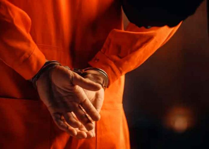 Mató al novio de su hija por venderla a una red de tráfico sexual