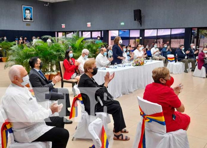 Ceremonia de la UNAN-Managua en conjunto con la UNAM de México