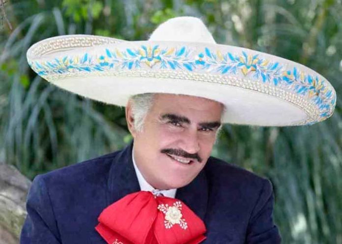 Familia de Vicente Fernández anuncia mejoras en su estado de salud