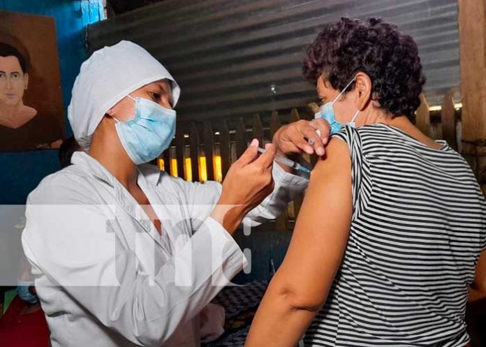 Vacunación casa en casa en barrios de Managua