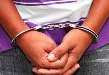 Depravado: Padre obligó a su propia hija a practicarle sexo oral Depravado: Padre obligó a su propia hija a practicarle sexo oral