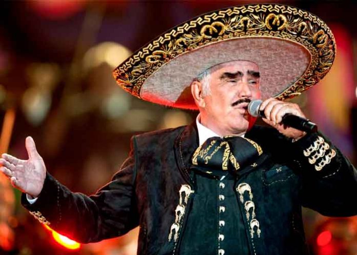 Mejora leve de Vicente Fernández, le quitan el respirador artificial