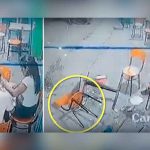 Mujer se hace viral por agarrar a sillazos a hombre que la quería agredir en la calle Se hace viral por agarrar a sillazos a hombre que la quería agredir en la calle