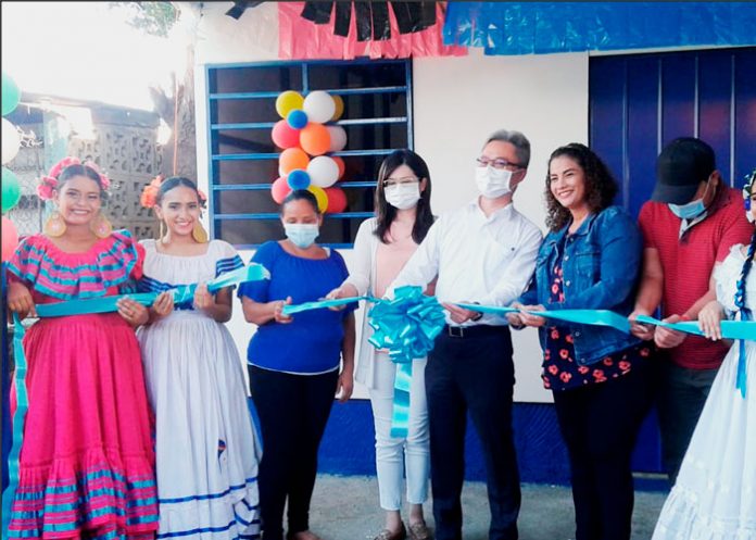 Gobierno entrega vivienda digna en el Distrito I, Managua