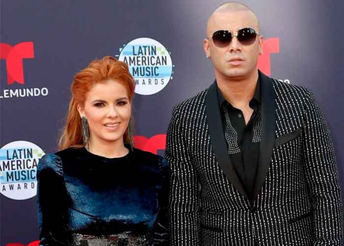 Wisin comparte primera foto de su bebé en redes