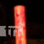 Cae en una antena de radio, le traspasa su cuerpo de lado a lado y muere en Waspam