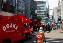 Infernal incendio en un edificio en Japón deja al menos 24 muertos.