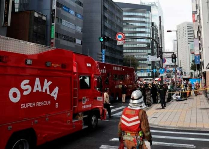 Infernal incendio en un edificio en Japón deja al menos 24 muertos.