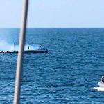 EE.UU: Narcotraficantes queman droga en su bote y terminan siendo rescatados EE.UU: Narcotraficantes queman droga en su bote y terminan siendo rescatados (VIDEO)
