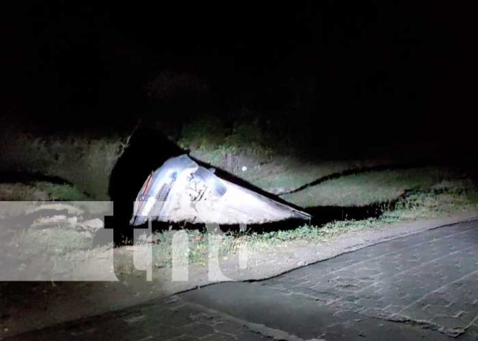 Vivos de milagro al precipitarse vehículo en que viajaban en Juigalpa