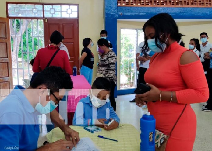 1 MINED entrega bono complementario a bachilleres en Juigalpa