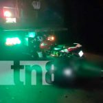Motociclista pierde la vida al impactar contra un camión en Chontales