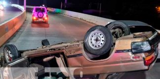 Managua: Carro acaba volcado en el paso a desnivel Rubenia