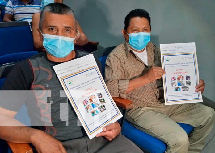 Entregan títulos de propiedad a retirados del Ejército y Ministerio del Interior