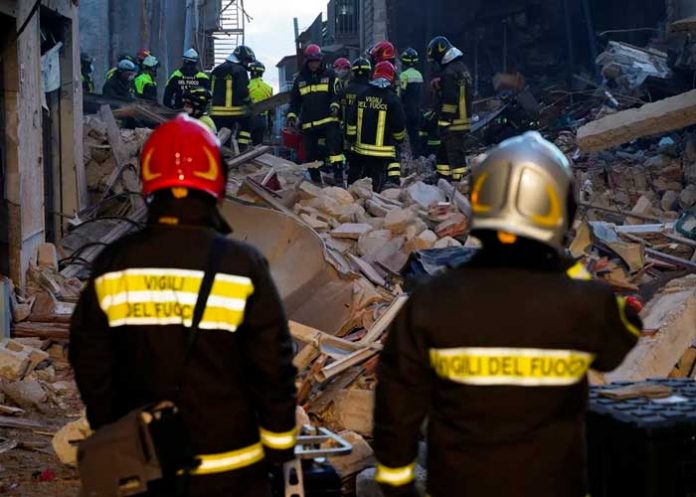 2 Cuatro personas murieron y varias desaparecidas tras derrumbarse un edificio en Sicilia