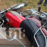 Motociclista vivo de milagro tras impactar contra una rastra en Masaya Motociclista vivo de milagro tras impactar contra una rastra en Masaya