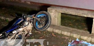 Hombre sufre accidente tras perder control de su motocicleta en Jalapa