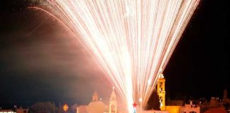 Realizan ceremonia de iluminación de árbol navideño, en Palestina