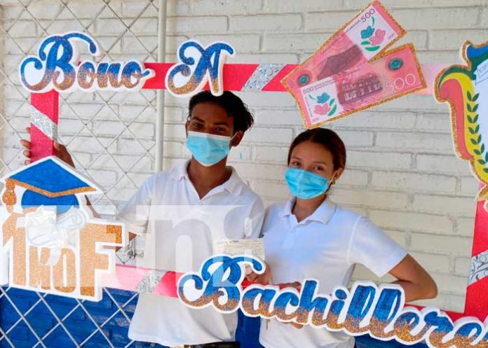 3 Culmina la entrega bonos complementarios a bachilleres en Chinandega