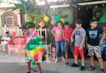 Niños celebran la Navidad con piñatas en Managua Niños celebran la Navidad con piñatas en Managua