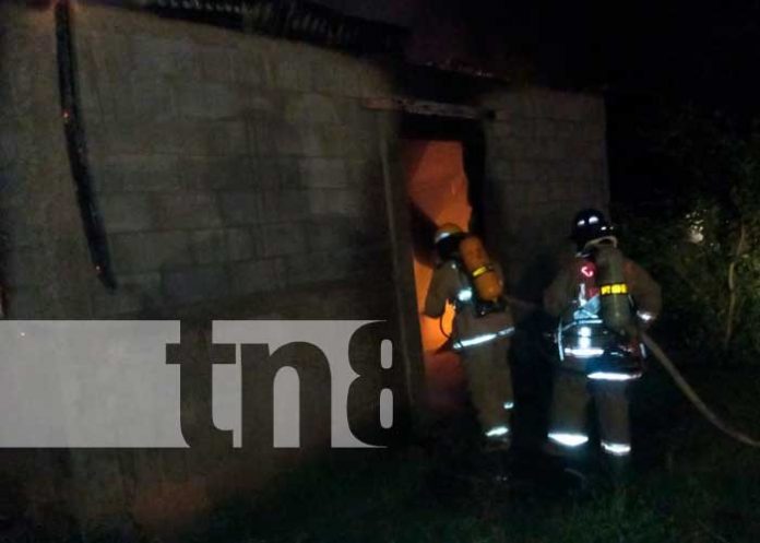Investigan las causas de un incendio en una vivienda de Tipitapa
