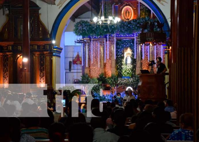 Realizan vigilia a la Virgen María en Chinandega