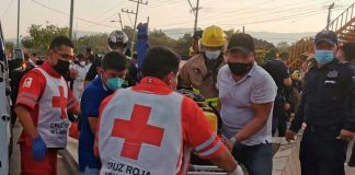 Migrantes con final trágico al volcarse tráiler en carretera Chiapas