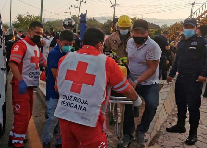 Migrantes con final trágico al volcarse tráiler en carretera Chiapas