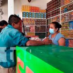 Comerciantes de pólvora en Tiscapa listos para recibir a sus visitantes Comerciantes de pólvora en Tiscapa listos para recibir a sus visitantes