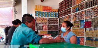 Comerciantes de pólvora en Tiscapa listos para recibir a sus visitantes