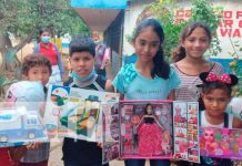 Estudiantes de Tipitapa reciben juguetes en la navidad