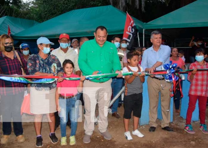 Proyecto de agua y saneamiento llega a una comunidad de León