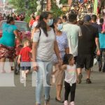 Familias visitaron los altares en la avenida Bolívar de Managua