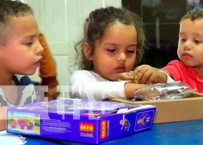 Una sonrisa y un juguete esta navidad en la niñez de Jalapa