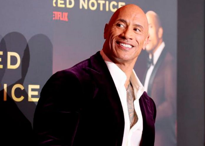 'La Roca' sorprende a su madre con un lujoso regalo