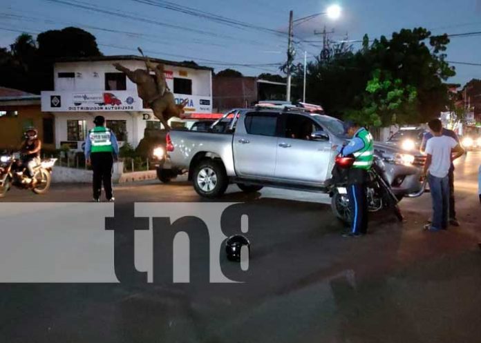 Motociclista lesionado tras impactar contra una camioneta en Juigalpa
