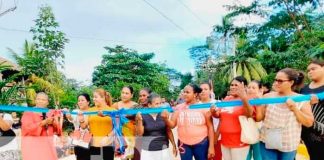 Waspam estrena nueva calle adoquinada